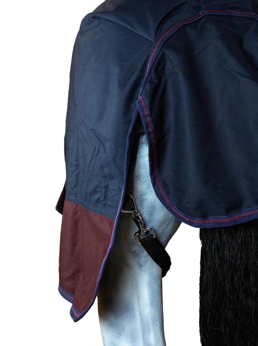 RL24 - Weidedecke High Neck Basicline 600D – Regendecke & Übergangsdecke – wasserdichte Outdoordecke mit Kreuzbegurtung – Pferdedecke in Marine/Kastanie – Größe 145cm (200g/m² Füllung)