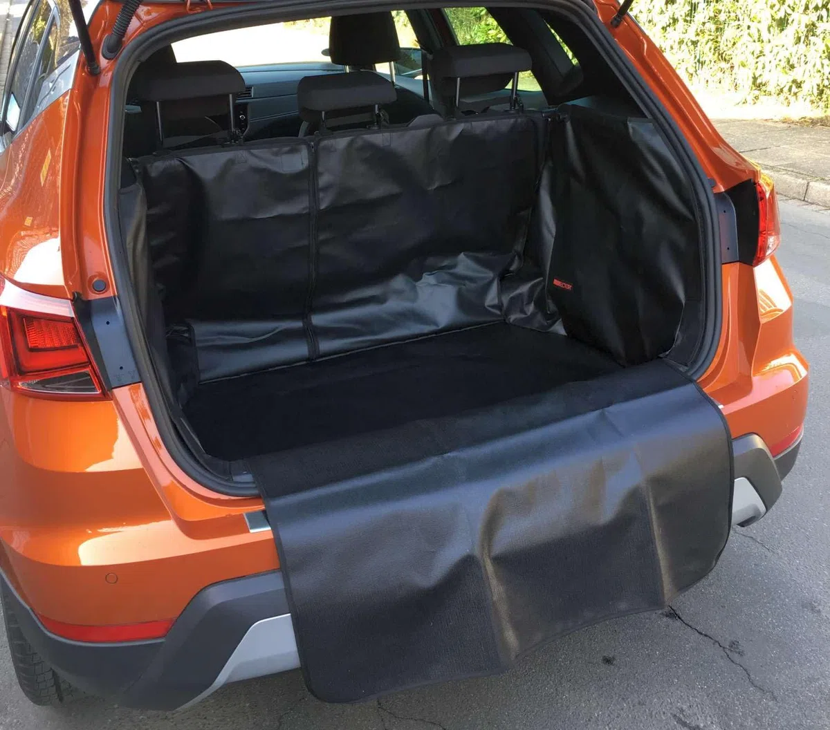 BOOTECTOR Kofferraumschutz passend für Seat Arona ab 2017 (variabler Boden unten) AZUGA AZ10072127 Kofferraumwanne