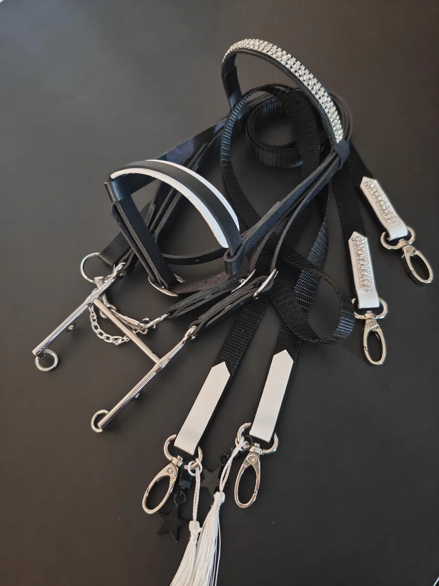 Hobby Horse Trense Kandare schwarz weiß unterlegt Zubehör für Steckenpferd Spielpferd