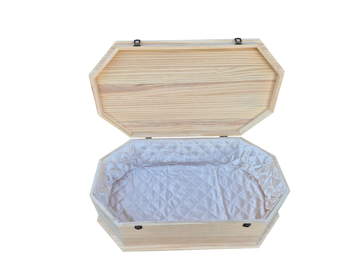 Holz Haustiersarg achteckig Natur belassen – Größe XXL für große Haustiere – Tiersarg mit Satin-Innenbezug & festem Metallverschluss – Premium-Sarg aus hochwertigem Holz