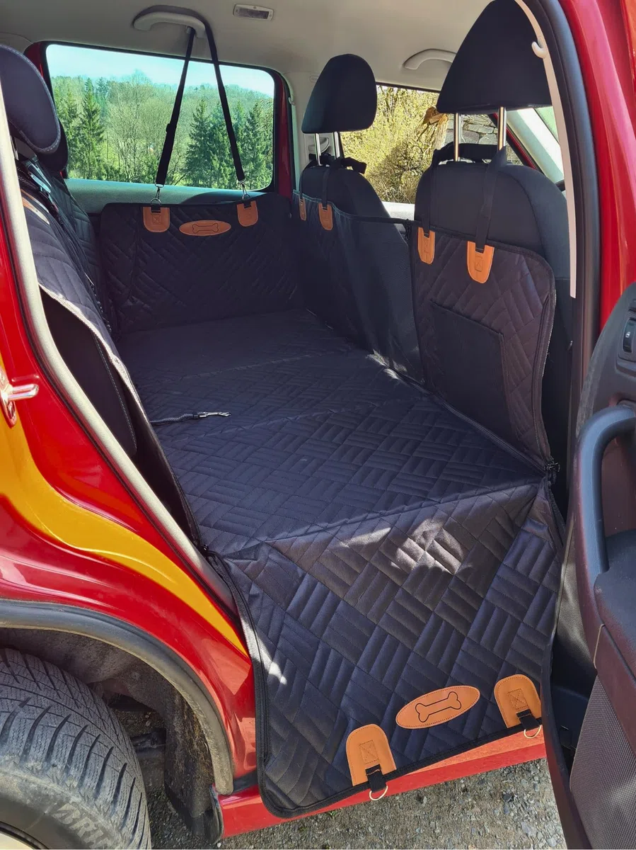Hundedecke Auto Rückbank „Nalu“ – extra breite, verstärkte Liegefläche, wasserdicht & Kratzfest – Rücksitzschutz mit großen Zippergriffen, Seitenschutz und Sichtfenster