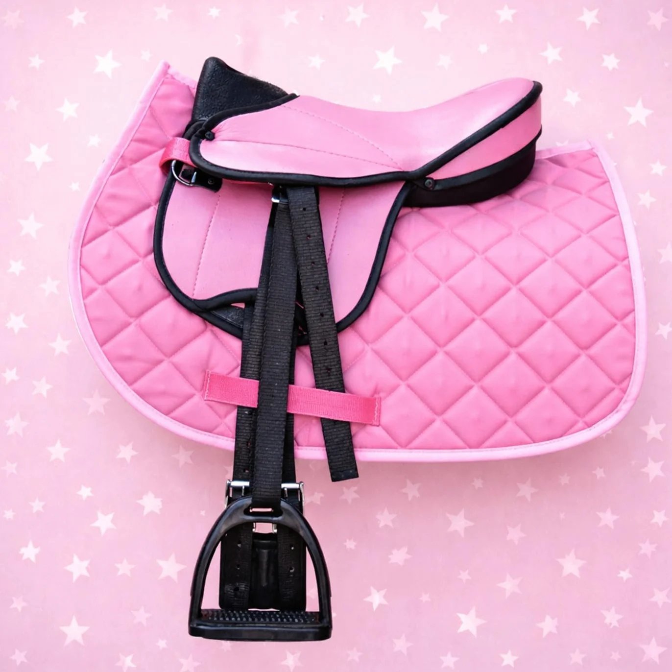 Brama West Holzpferd Sattel Set „My Happy Pony“ | Sattel für Shetty Pony Holzpferd Plüschpferd | mit Satteldecke, Sattelgurt, Steigbügel & Steigbügelriemen - Rosa