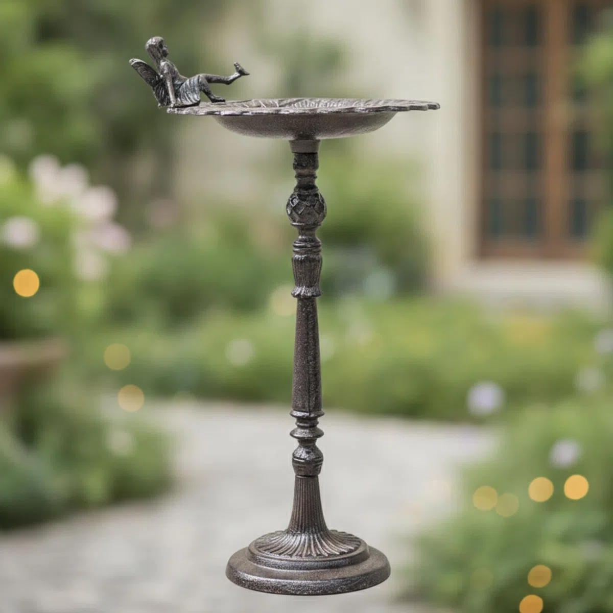 Vogelbad mit Elfenfigur gusseisern Vogelbad mit Standfuß freistehend Vogelfuttersschale aus Gussmetall für Garten, Terrasse, Balkon