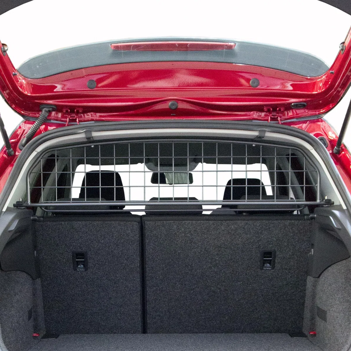 Travall Hundegitter für SEAT Arona 2017+, fahrzeugspezifisches Trenngitter für den Kofferraum aus Stahl, passgenau für sicheren Hundetransport