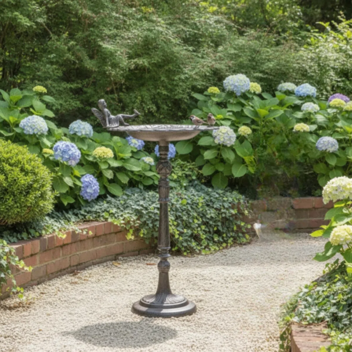 Vogelbad mit Elfenfigur gusseisern Vogelbad mit Standfuß freistehend Vogelfuttersschale aus Gussmetall für Garten, Terrasse, Balkon