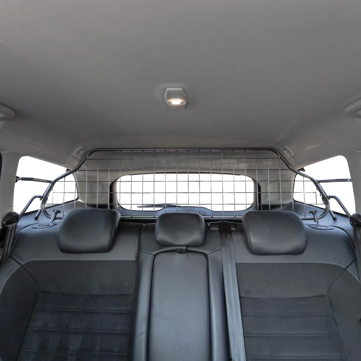 Travall Hundegitter für Ford Mondeo 2007-2010, fahrzeugspezifisches Trenngitter für den Kofferraum aus Stahl, passgenau für sicheren Hundetransport