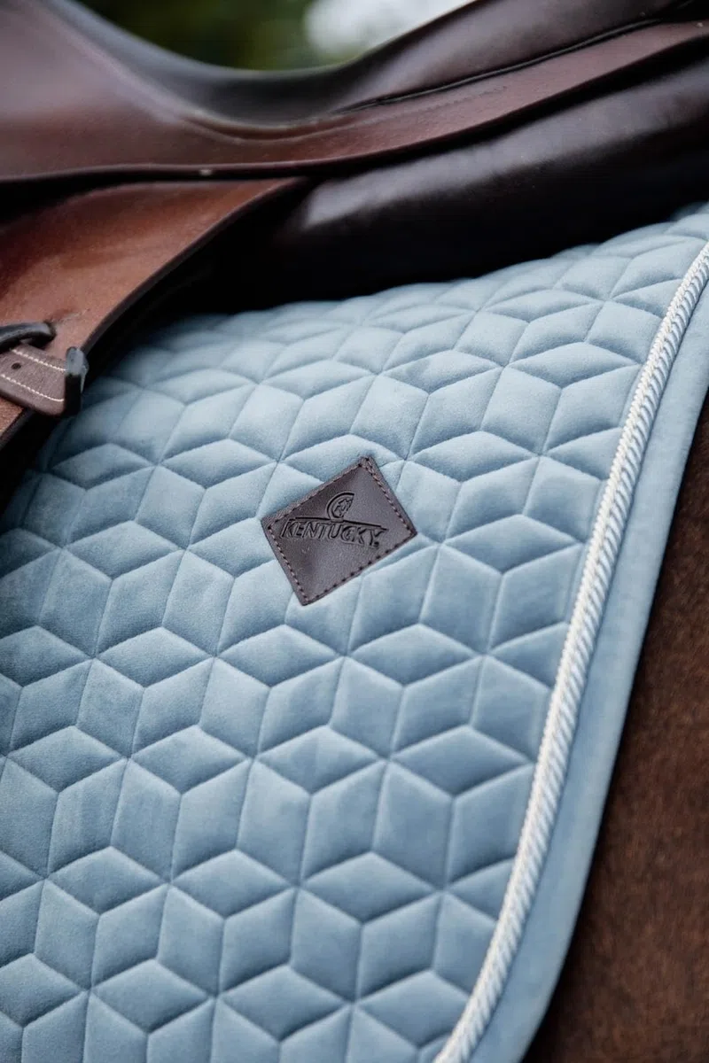 Kentucky Horsewear Satteldecke Velvet Jumping Full – Hellblau Schabracke – Springform mit Doppelkordel – Atmungsaktiv – Maschinenwaschbar