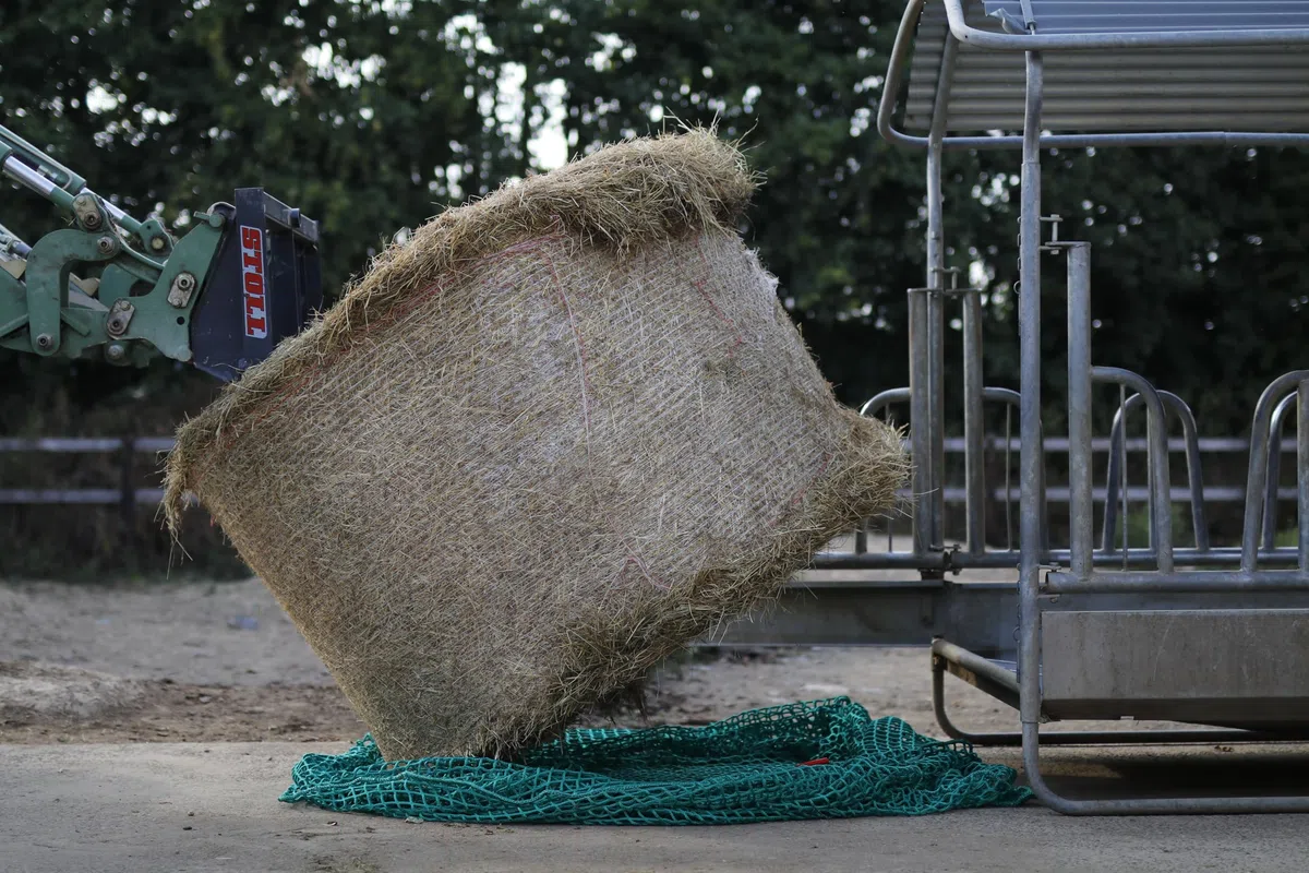 für Pferde - großes Heunetz für Rundraufen mit Durchmesser ⌀ 3,5m | 500kg Füllmenge | Maschenweite: 4,5 cm (engmaschig) | Schnur-Stärke 5 mm