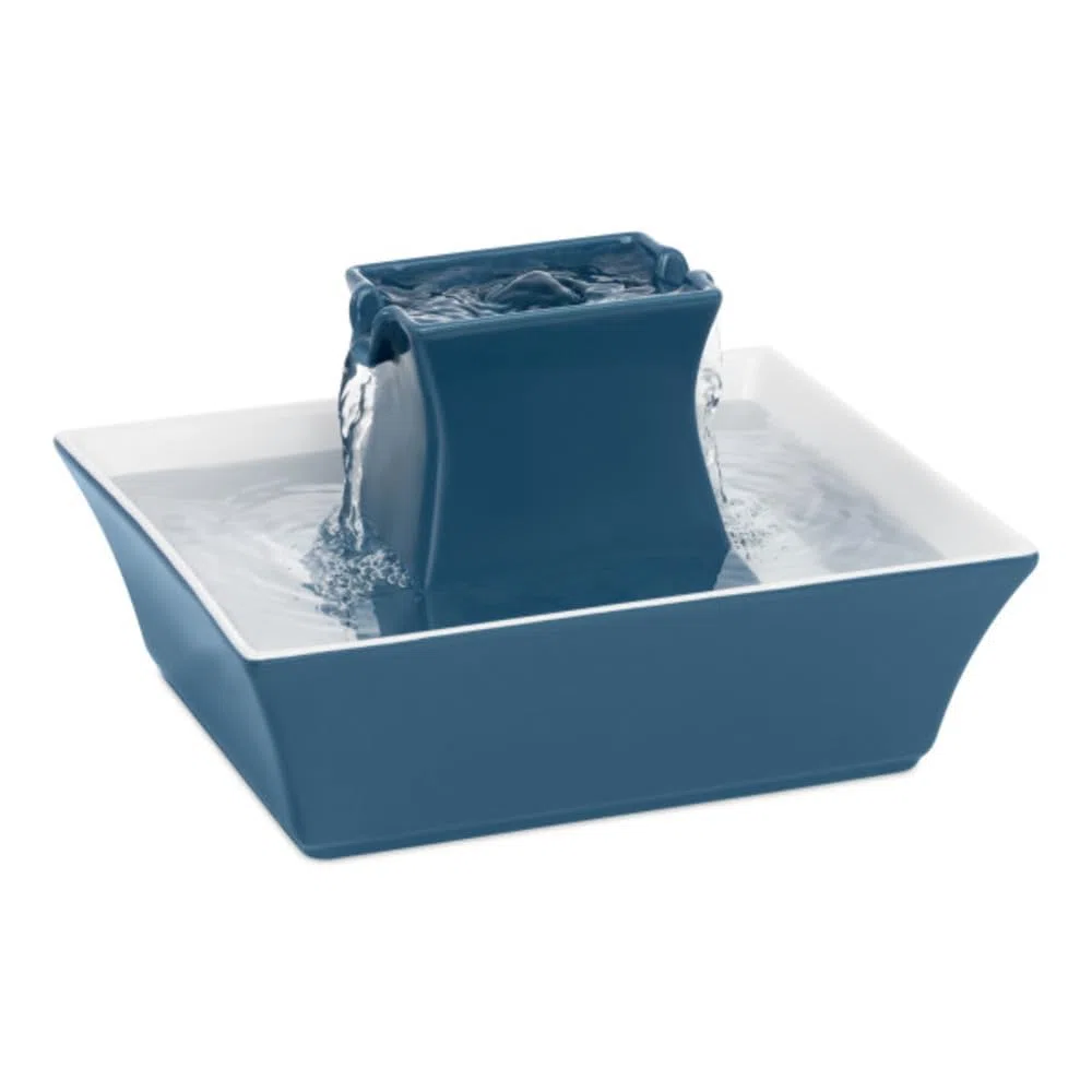 PetSafe Drinkwell Pagoda Trinkbrunnen, 2L, Blau | Keramik, Erhöhte Schüssel, Wasserfall-Design, Trinkstation für Haustiere
