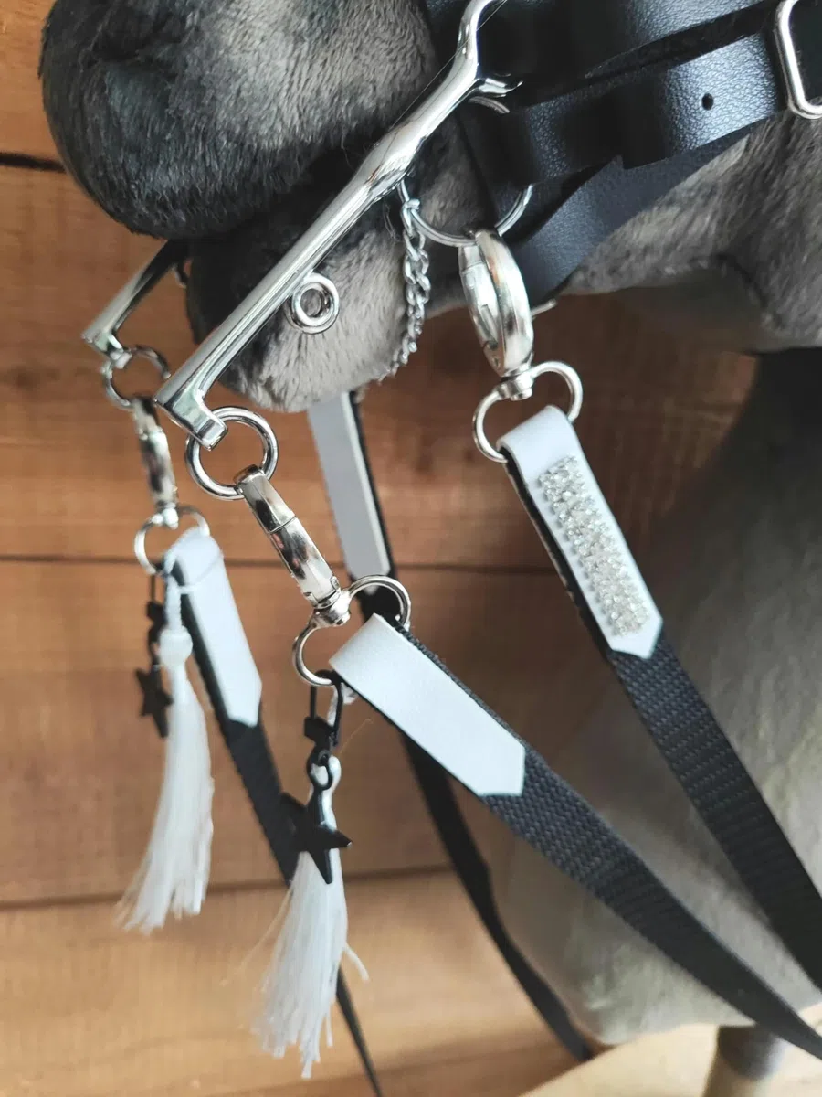 Hobby Horse Trense Kandare schwarz weiß unterlegt Zubehör für Steckenpferd Spielpferd