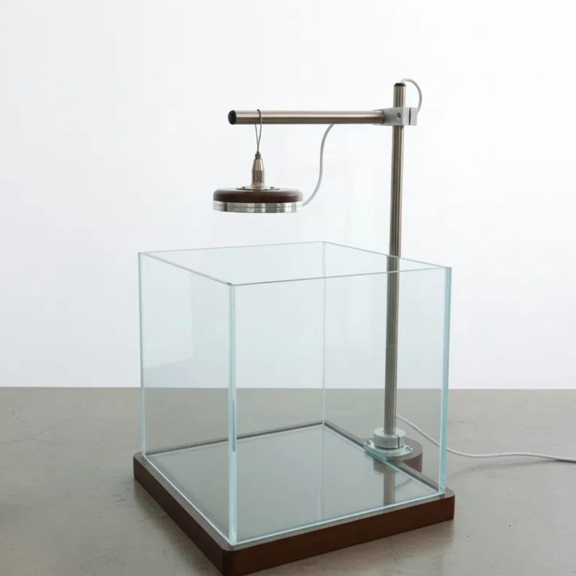Kleines Aquarium mit LED-Licht und Holzständer, 20,3 cm, Nano-Aquarium-Starter-Set, inklusive Reinigungswerkzeug, Tuch und Matte für Schreibtisch, Büro, Schlafzimmer, ca. 4 l