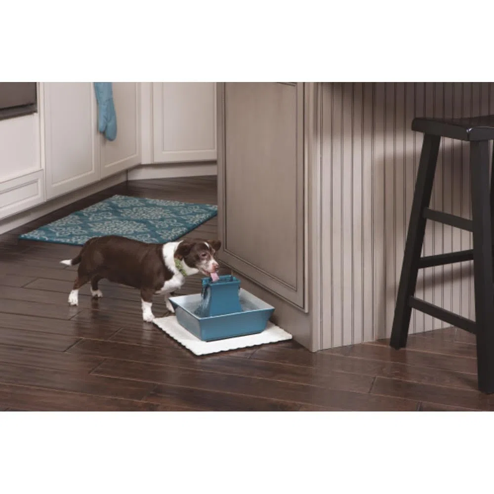 PetSafe Drinkwell Pagoda Trinkbrunnen, 2L, Blau | Keramik, Erhöhte Schüssel, Wasserfall-Design, Trinkstation für Haustiere