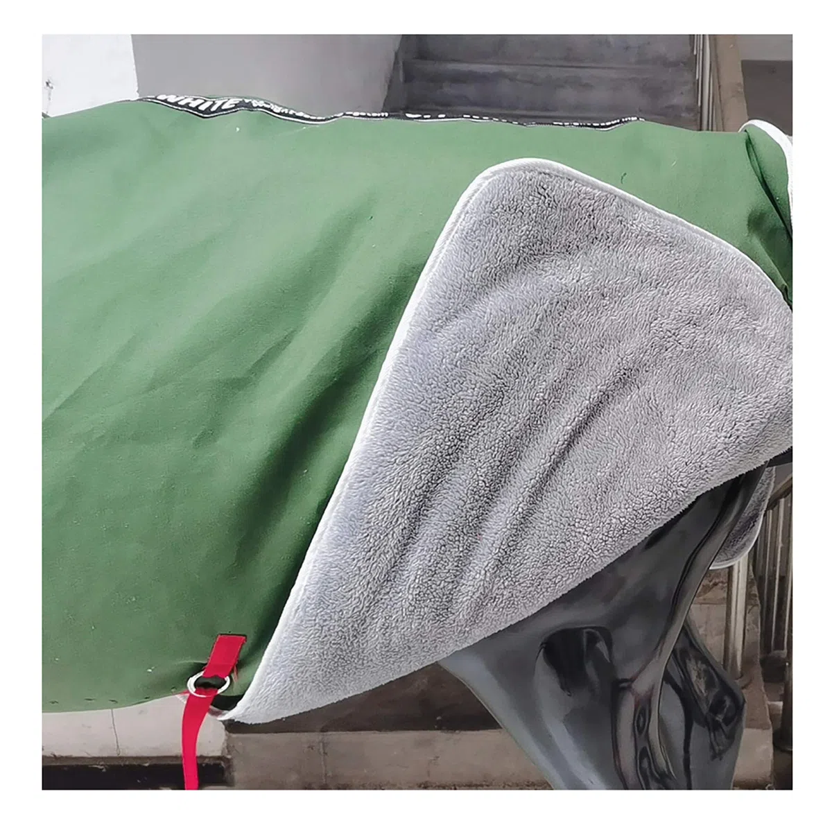 MaJu Fleece-Pferdedecke Abschwitzdecke Basic Ohne Nackenteil Kreuzgurte(Size:135cm)