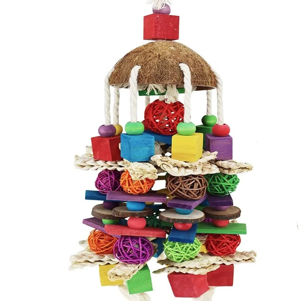 ArinkO Vogelspielzeug aus natürlichen Holzklötzen und Rattankugeln: Das Kauvergnügen eines großen Papageis!